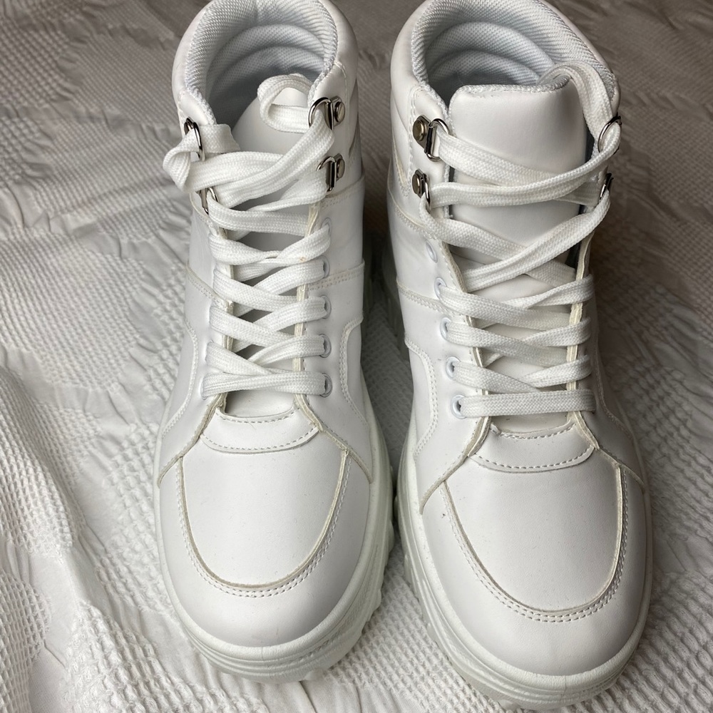 Chunky platform sneakers!